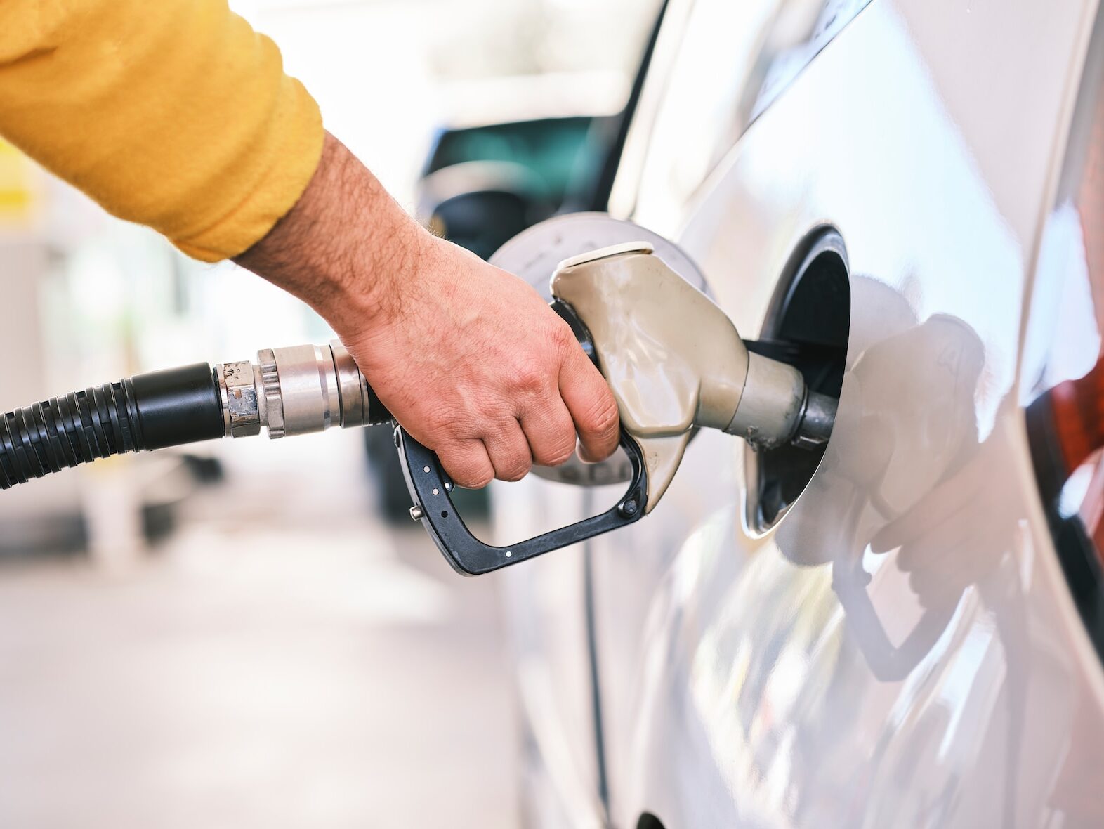 8 tipů, jak snížit spotřebu auta a ušetřit za benzín či naftu