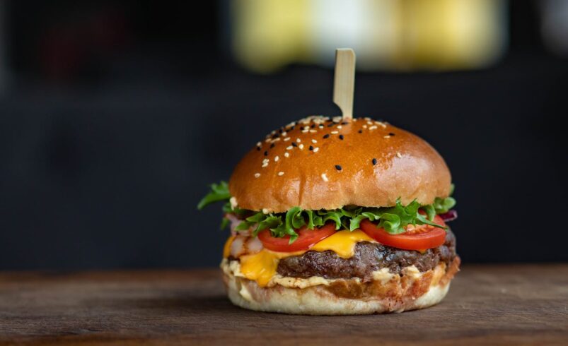 Nejlepší burger v Praze: 12 tipů na nejoblíbenější podniky