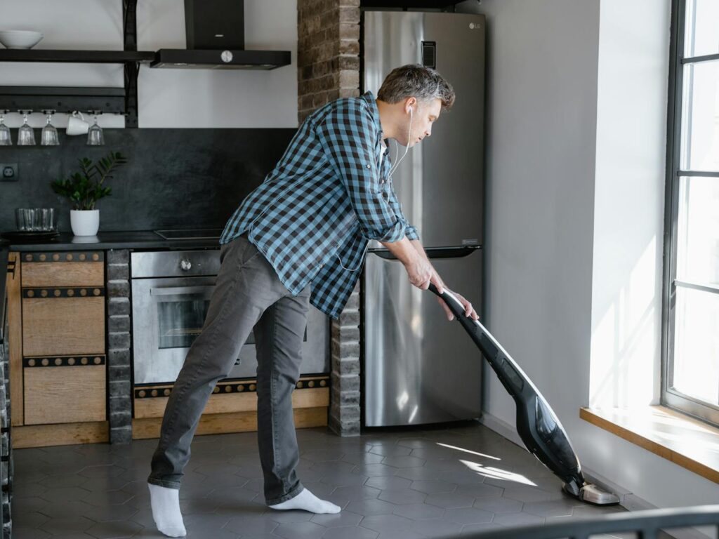 nejlepší tyčový vysavač 2024