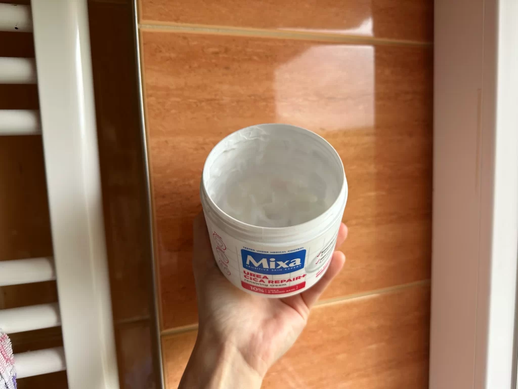 Téměř vypotřebovaný hydratační krém Mixa
