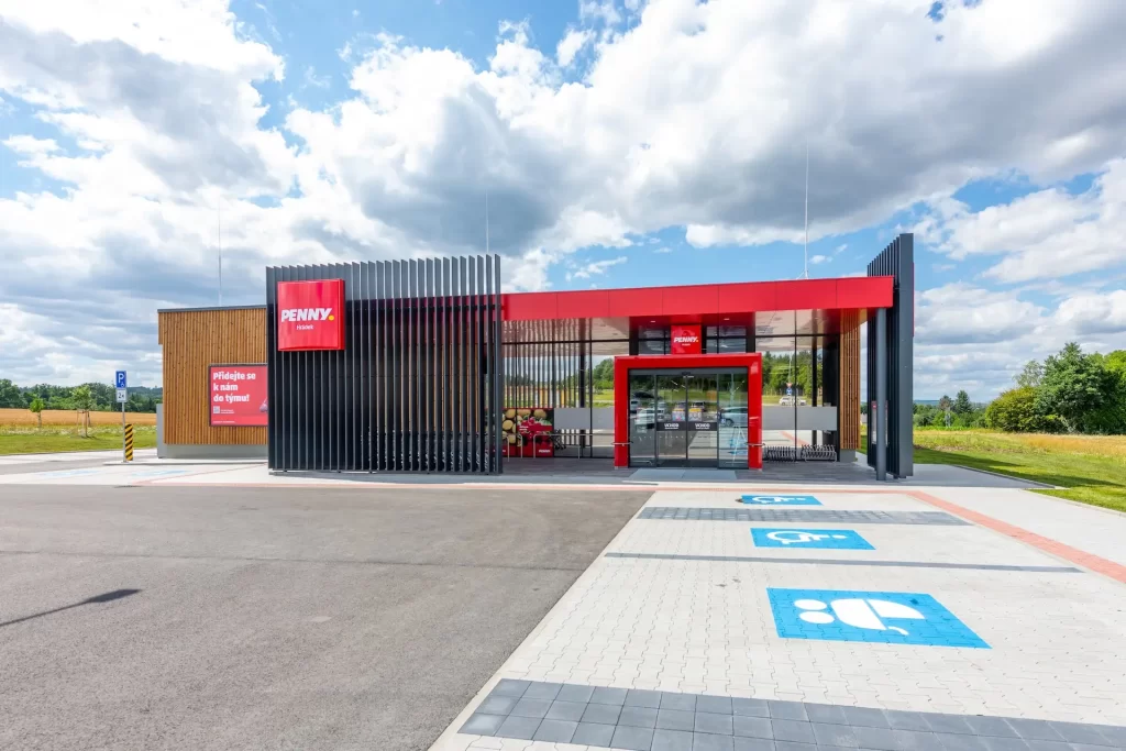 Prodejna PENNY a parkoviště