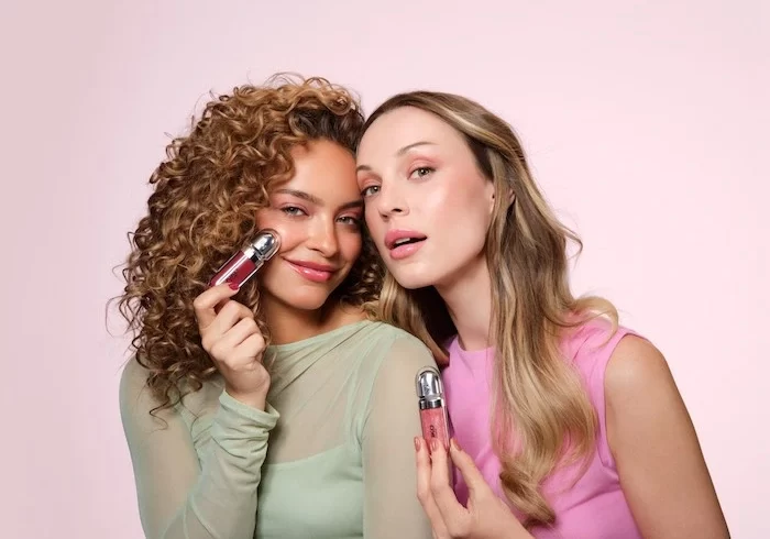 Ženy nalíčené kosmetikou KIKO Milano