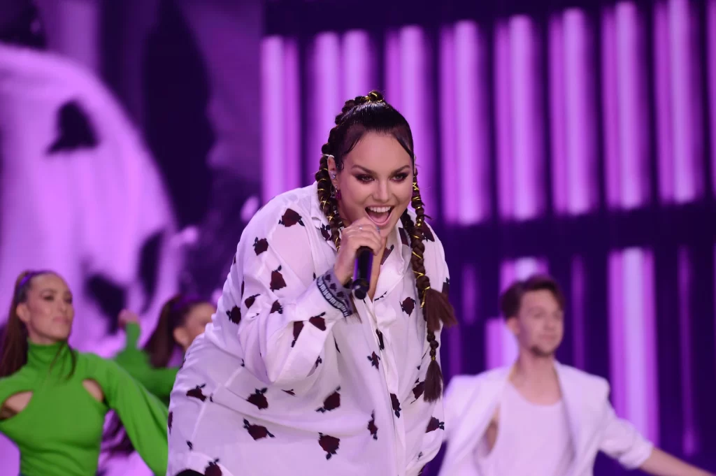 Zpěvačka Ewa Farna na koncertě