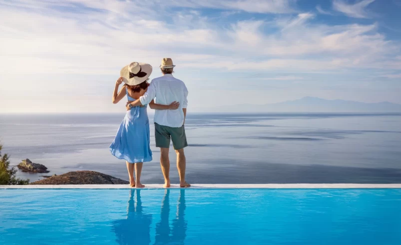 Pár je na dovolené u moře