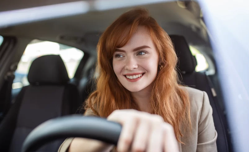 Supermarkety postupně zavádějí placené parkování. Češi už stihli přijít na to, jak časové limity chytře obejít