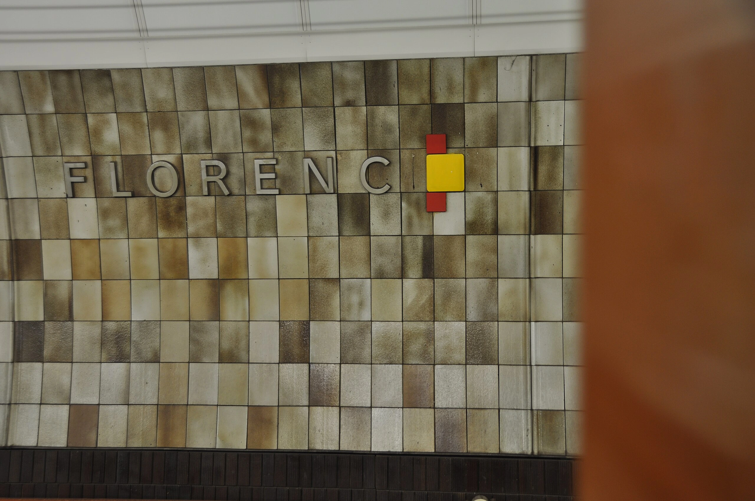 Metro mezi Florencí a Smíchovem nejezdilo: Důvodem byly uvolněné kabely