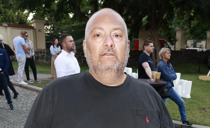 Moderátor Patrik Hezucký