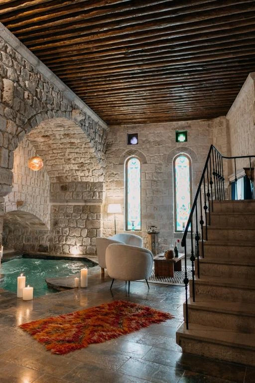 Interiér hotelu ve skále