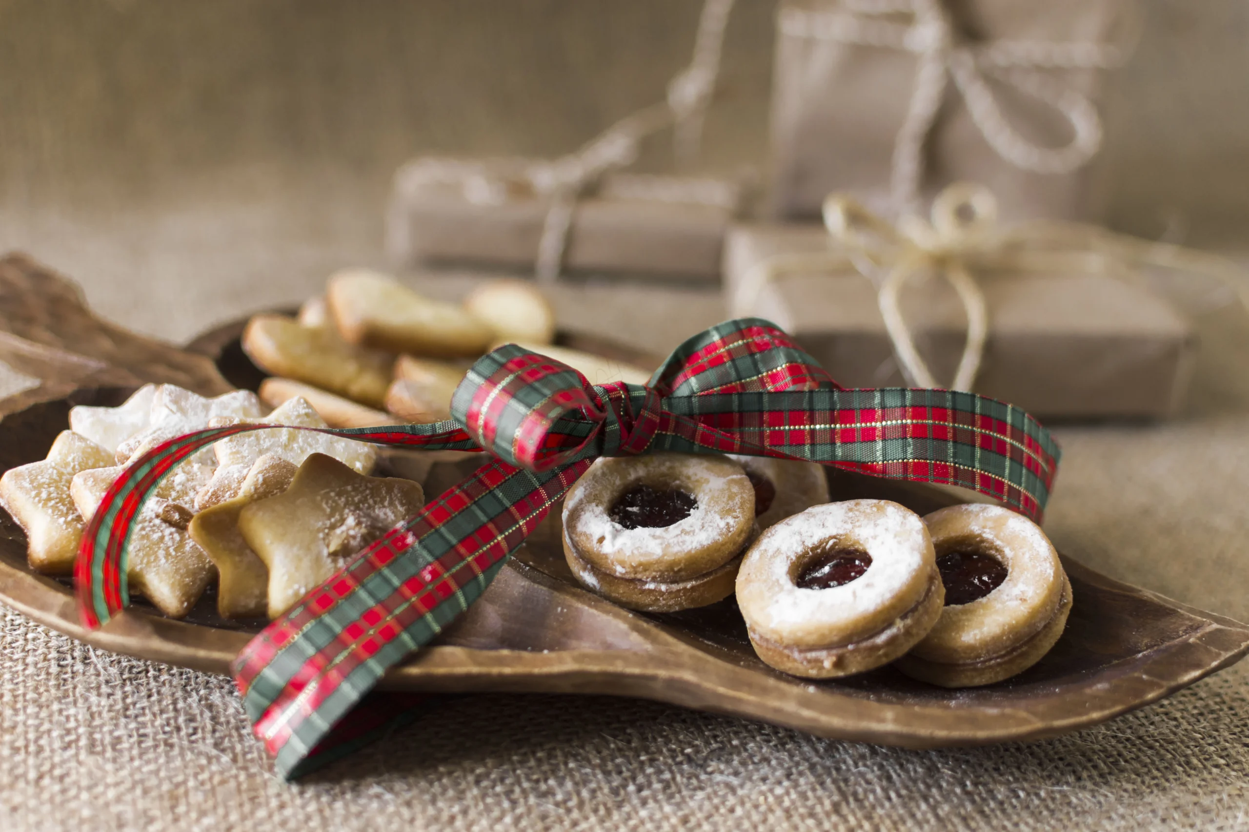 Domácí cukroví vs. kupované: Kdy se vyplatí péct a kdy je levnější zajít do obchodu?