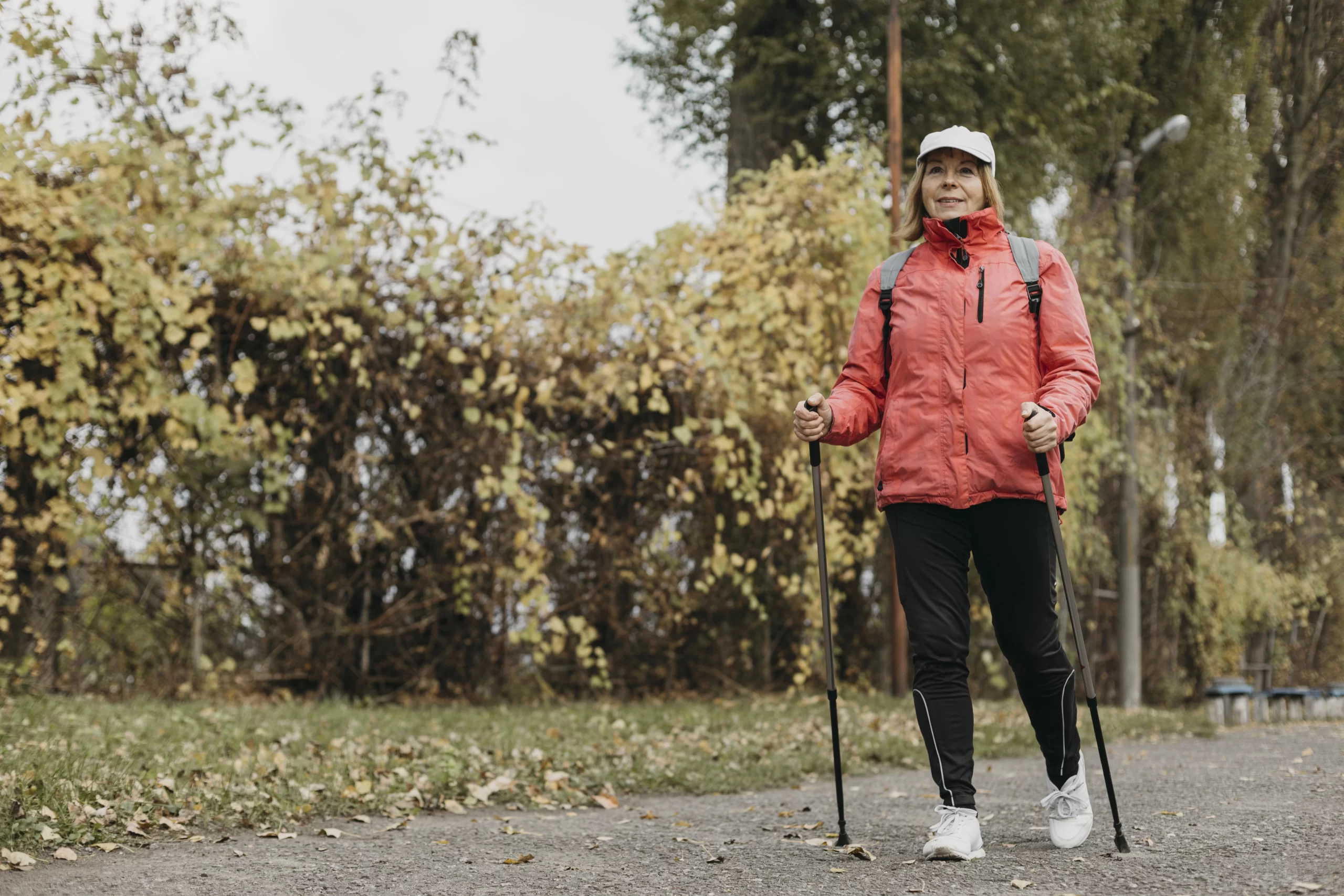 Snadné hubnutí a posílení těla: Co je Nordic walking a proč byste to měli zkusit taky