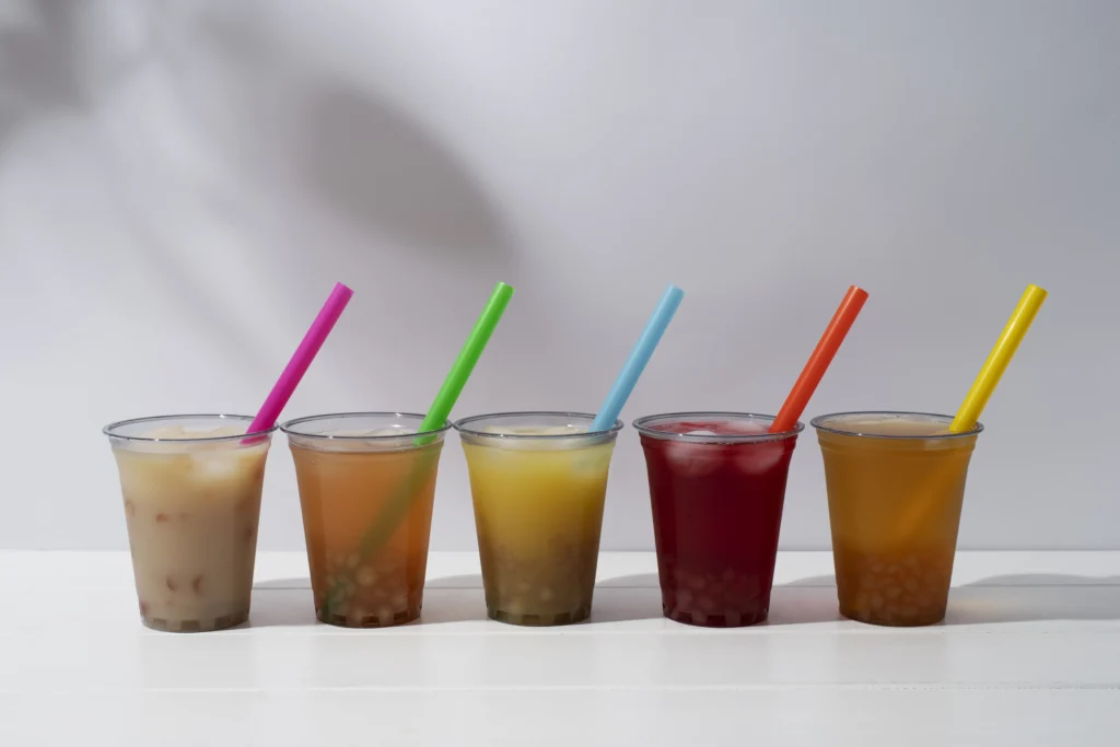 Barevný nápoj bubble tea